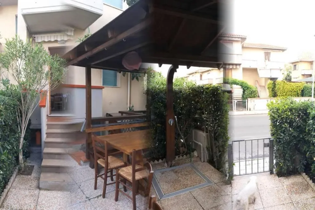 Vada Villetta A 300 Mt Dal Mare 8 Posti Letto